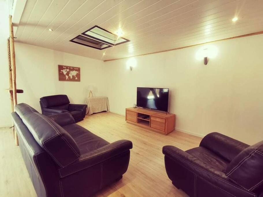 Valencin Maison De Village, Jacuzzi, Salle Cinema מראה חיצוני תמונה