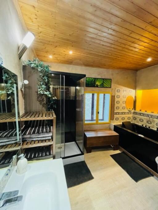 Valencin Maison De Village, Jacuzzi, Salle Cinema מראה חיצוני תמונה